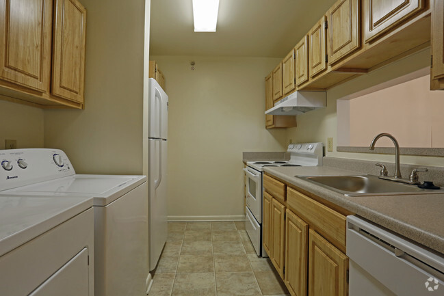 3/2 Kitchen - Berkshire Apartments