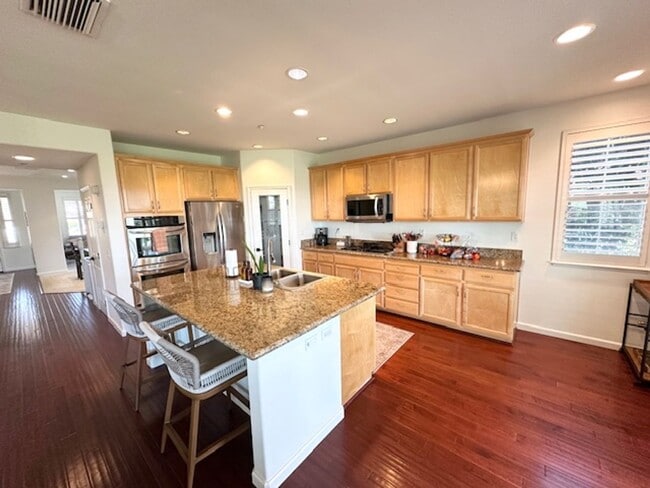 Building Photo - Brentwood 4 bd/2.5 bath with Speakeasy Room behind 2 car garage! Incredible backyard patio, outdo...