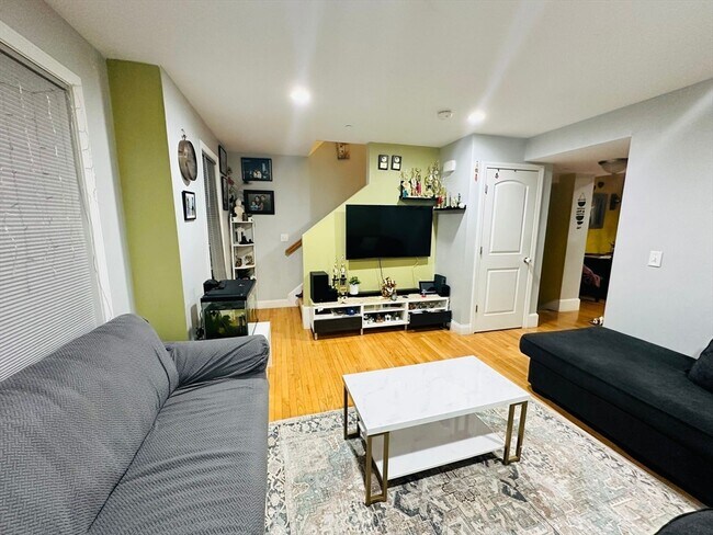 Foto del edificio - 311 Littleton Rd