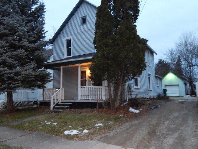 House/garage/driveway - 1010 Cleveland St