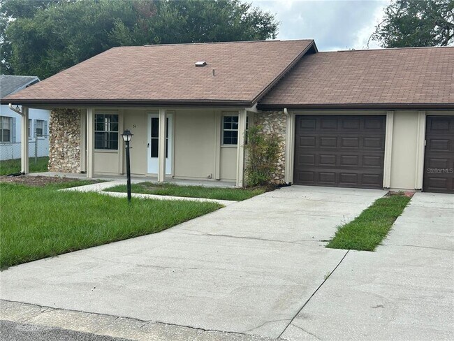 Foto del edificio - 54 Ivy Ln