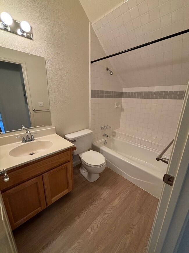 Building Photo - 1 Bedroom 1 Bathroom Junior ADU in Central...