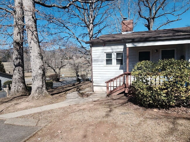 Foto del edificio - 2 Woodlands Dr