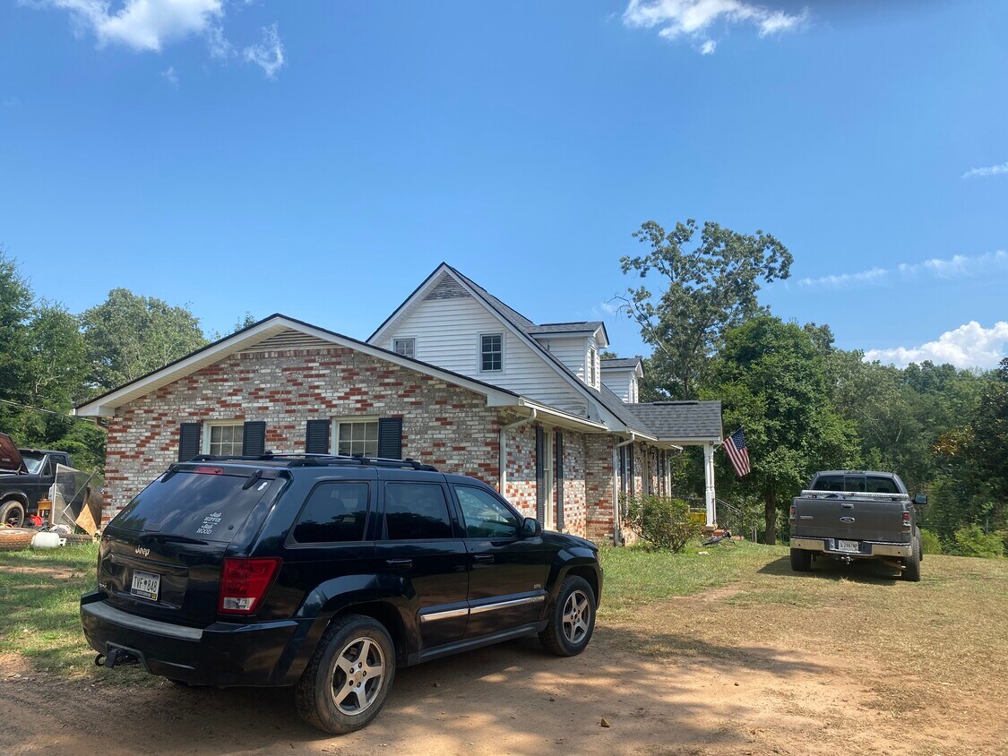 200 Saluda Dr, Piedmont, SC 29673 House Rental in Piedmont, SC