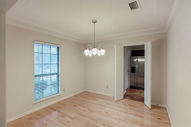 Building Photo - 1720 Brighton Dr