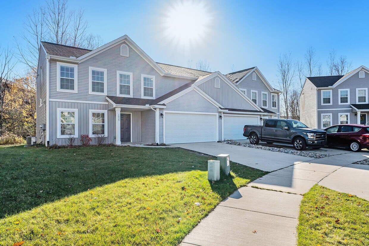 Primary Photo - Newer 4 Bedroom Home Grand Ledge Schools I...