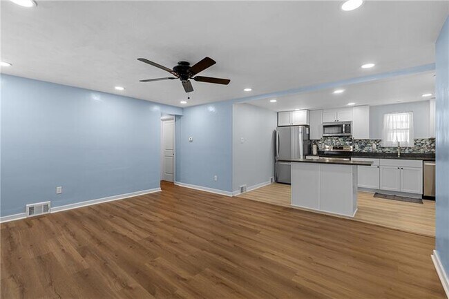 Foto del edificio - 5250 Meadowcrest Rd