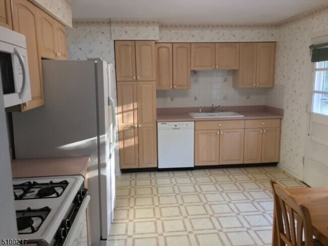 Building Photo - 6 Comfort Ct