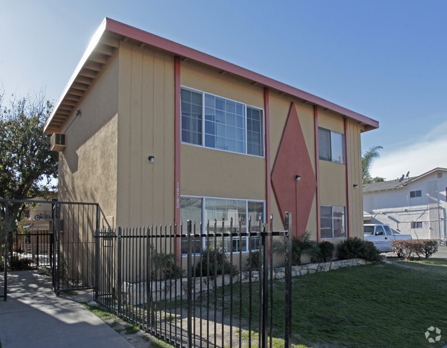 Palma Vista Courtyard Apartment Rentals Garden Grove, CA