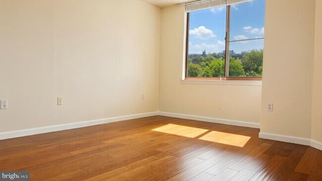 Foto del edificio - 10101 Grosvenor Pl