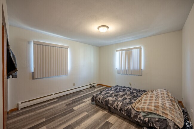 2 habitaciones, 1 baño - 900 pies cuadrados - Dormitorio principal - Minnehaha Apartments