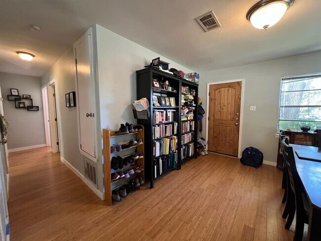 Building Photo - 1805 Deloney St