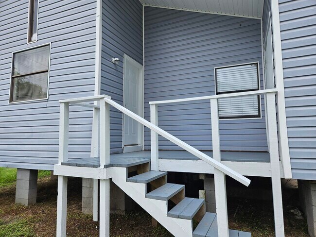 Foto del edificio - 5960 Blountstown Hwy
