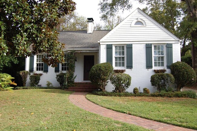 Building Photo - 1038 Holly Ln