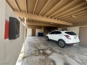 Building Photo - 2300 Pardee Pl