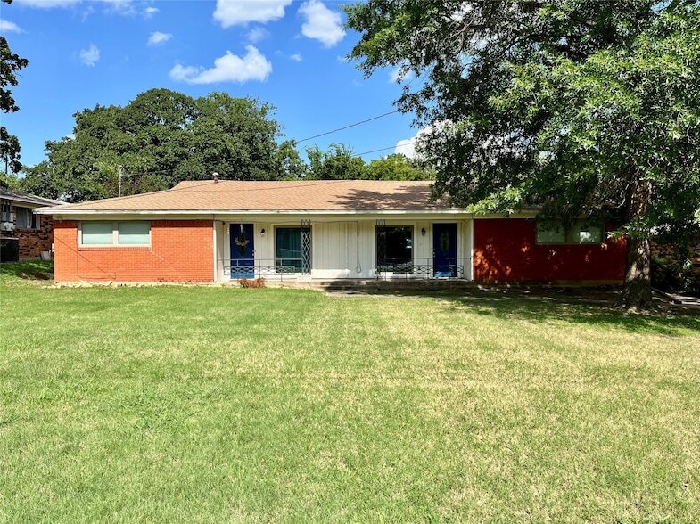Photo - 2614 Denison St