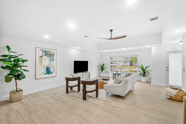 Foto del edificio - 718 SW 27th Pl
