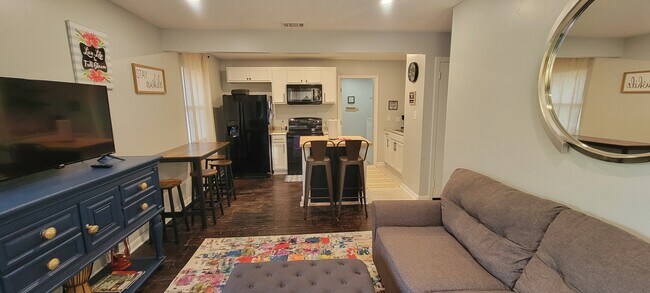 Foto del edificio - 5515 Silverdale Ave