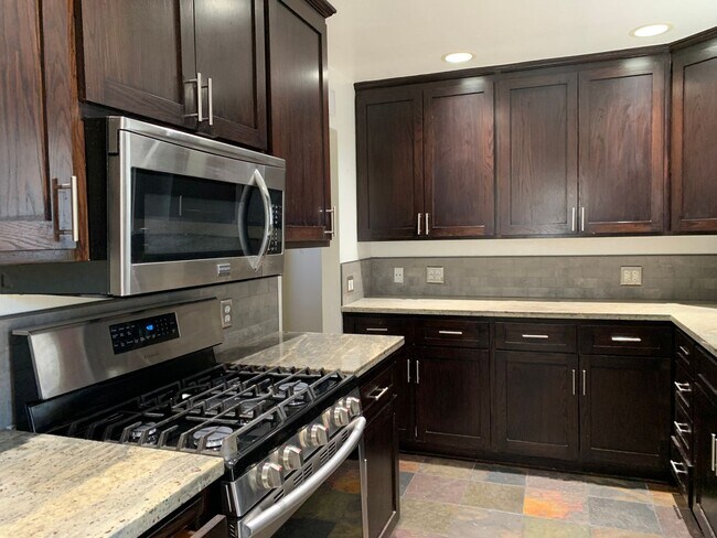 Foto del edificio - Charming 2 bedroom updated single family home