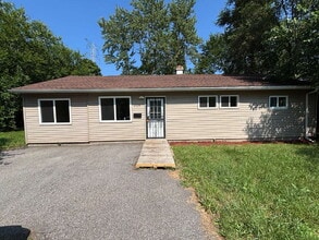 Building Photo - 2339 Marshalltown Ln