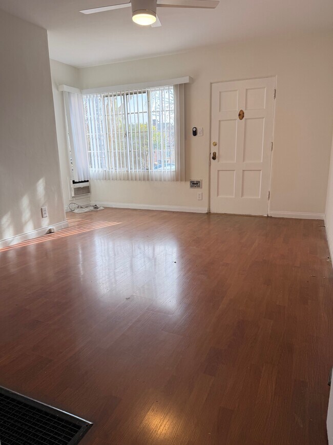 Foto del edificio - 121 E Garfield Ave