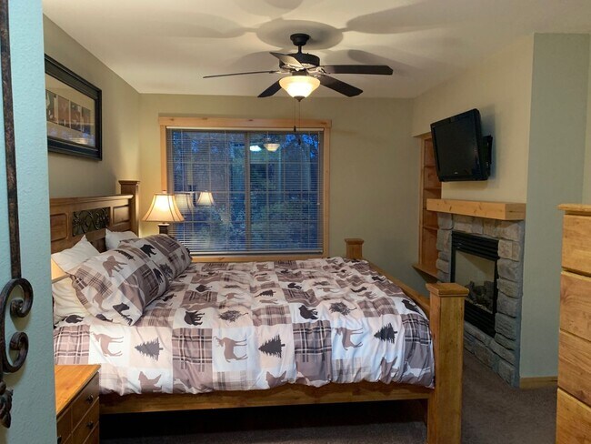 Foto del edificio - 8066 Lost Lake Rd