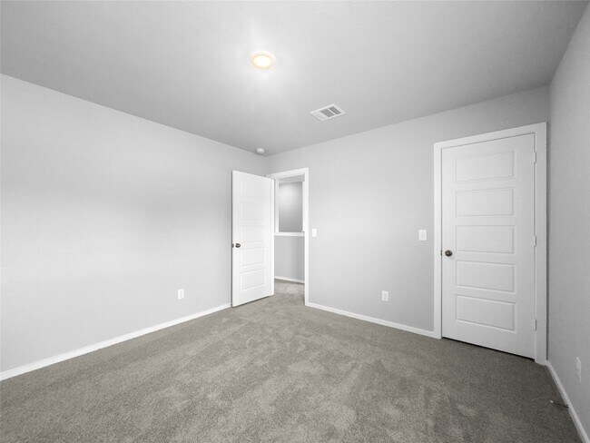 Foto del edificio - 632 Levine Ct