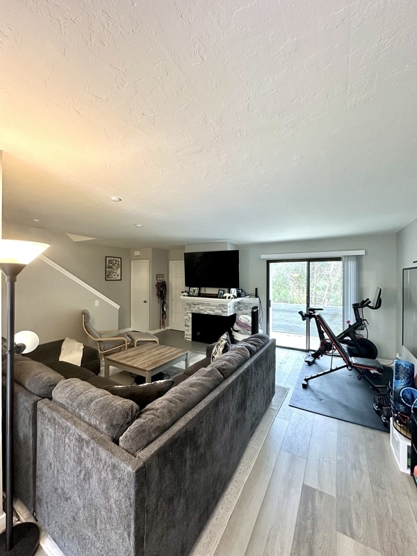 Building Photo - 8750 Villa La Jolla Dr