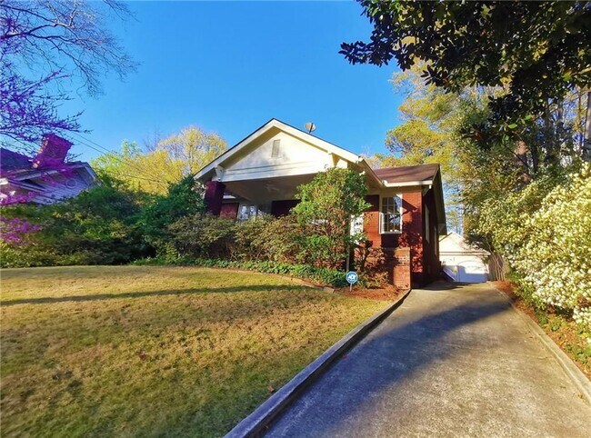 Foto del edificio - 3215 W Shadowlawn Ave NE