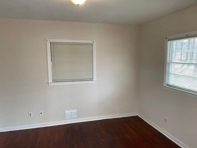 Foto del edificio - **PRICE IMPROVEMENT**1564 Westwood Way: 3 ...