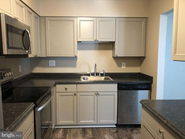 Building Photo - 4510 Garfield Ct