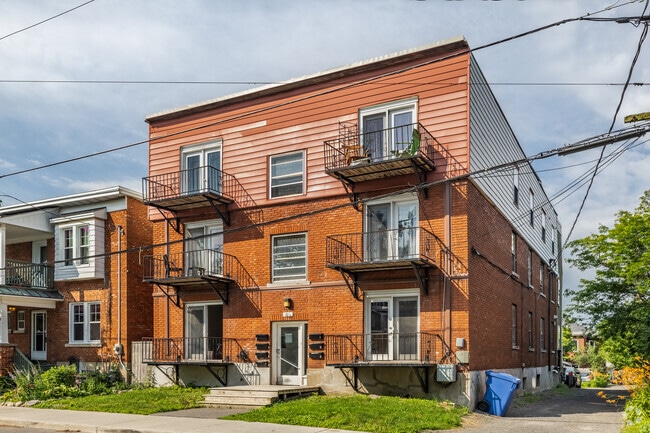 Building Photo - Carlyle Apartments
