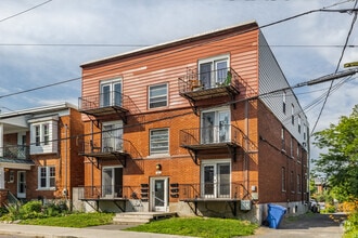 Building Photo - Carlyle Apartments