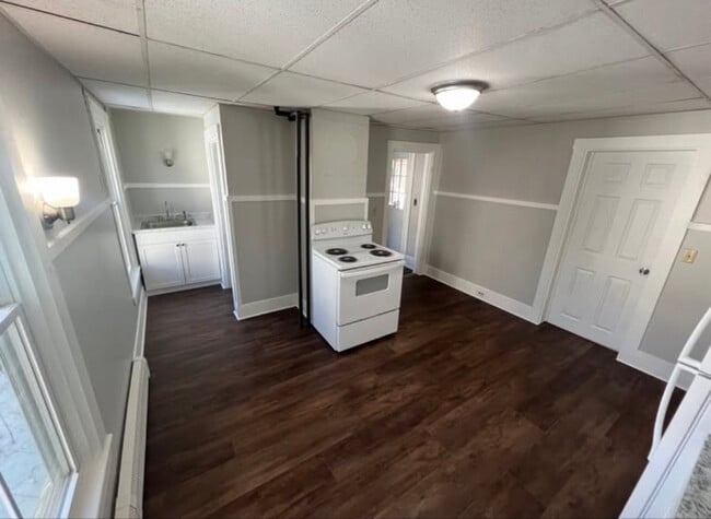 Building Photo - 64 State St