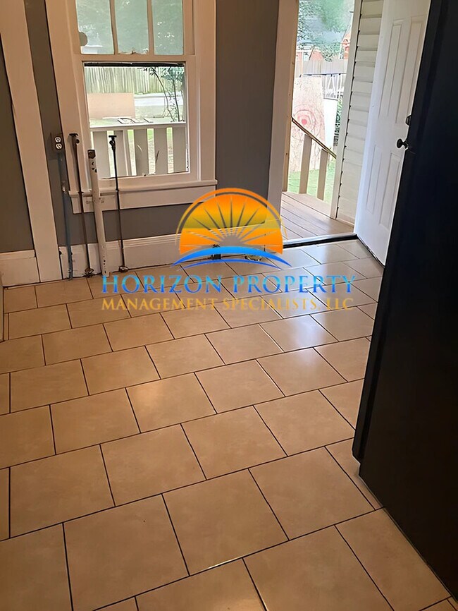 Building Photo - Adorable 2 Bedroom Bungalow
