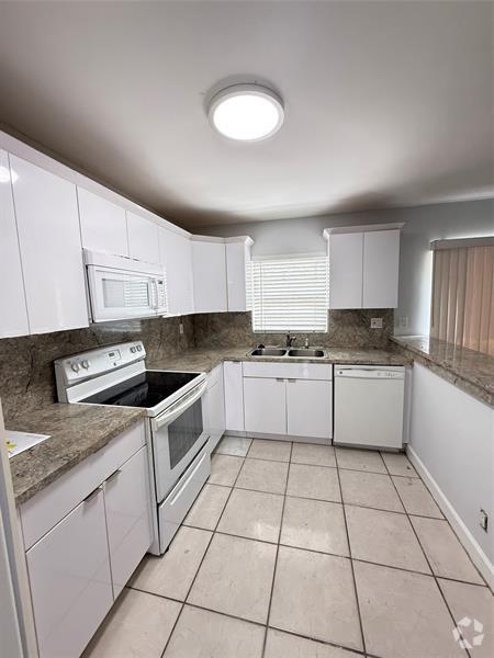 Building Photo - 5711 Blueberry Ct