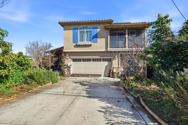 Building Photo - 820 Almar Ave