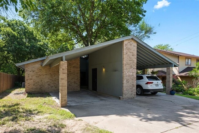 Building Photo - 2415 Burleson Ct