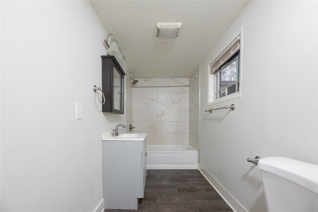 Foto del edificio - 144 Adams St