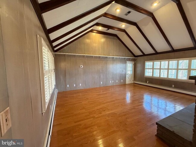 Building Photo - 9616 Burke View Ave