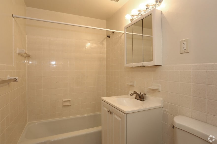 Bathroom Fixtures Hartford Ct 711 farmington avenue rentals - west hartford, ct | apartments Bathroom Fixtures Hartford Ct 711 farmington avenue rentals - west hartford, ct | apartments