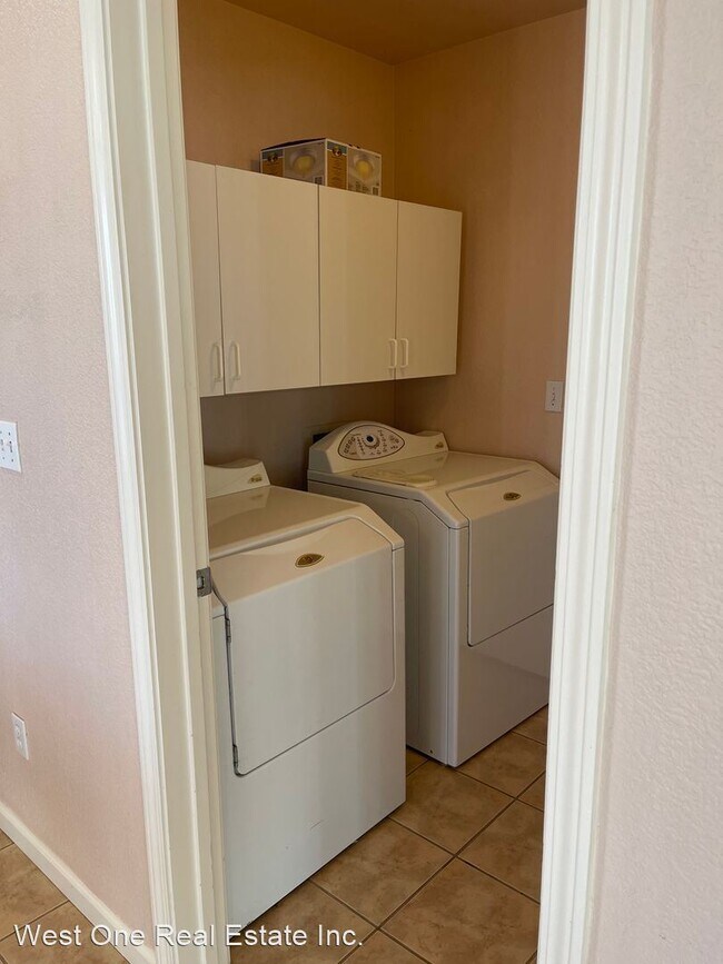 Building Photo - 4 br, 2.5 bath House - 360 Arezzo Way
