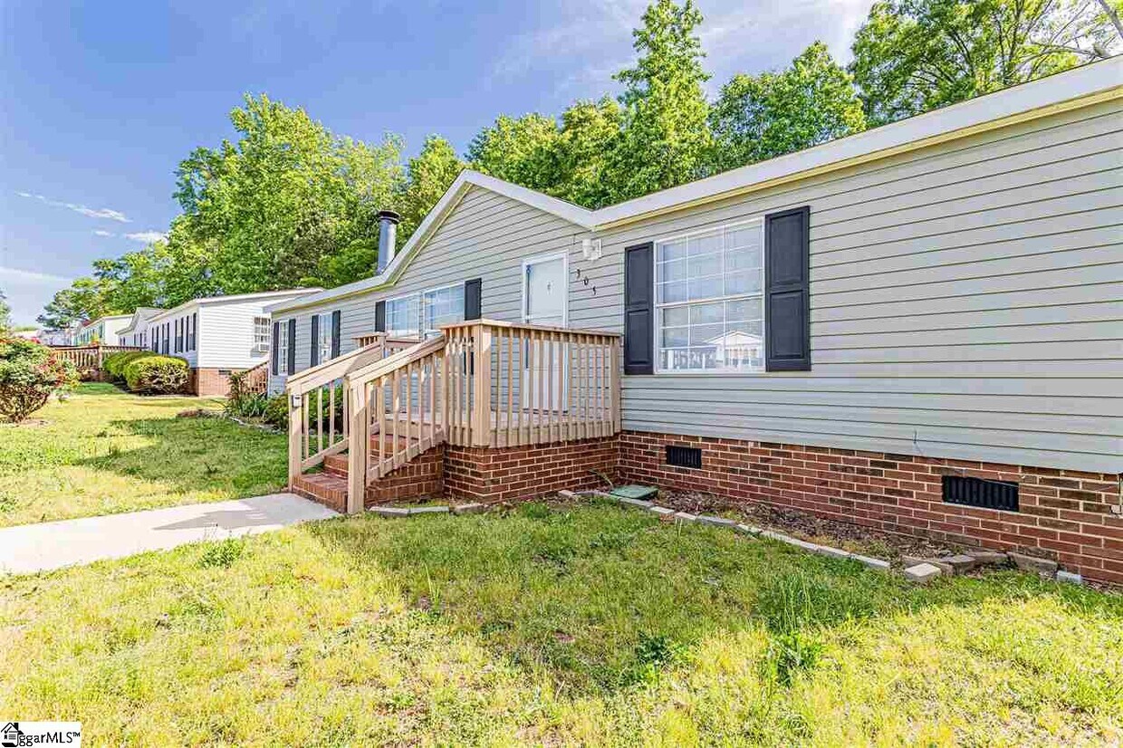 Primary Photo - 305 Walnut Crest Ct