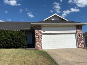Building Photo - 802-804-804 Pinhook Dr