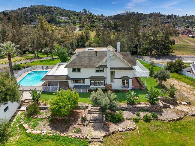 Building Photo - 1758 Dehesa Rd