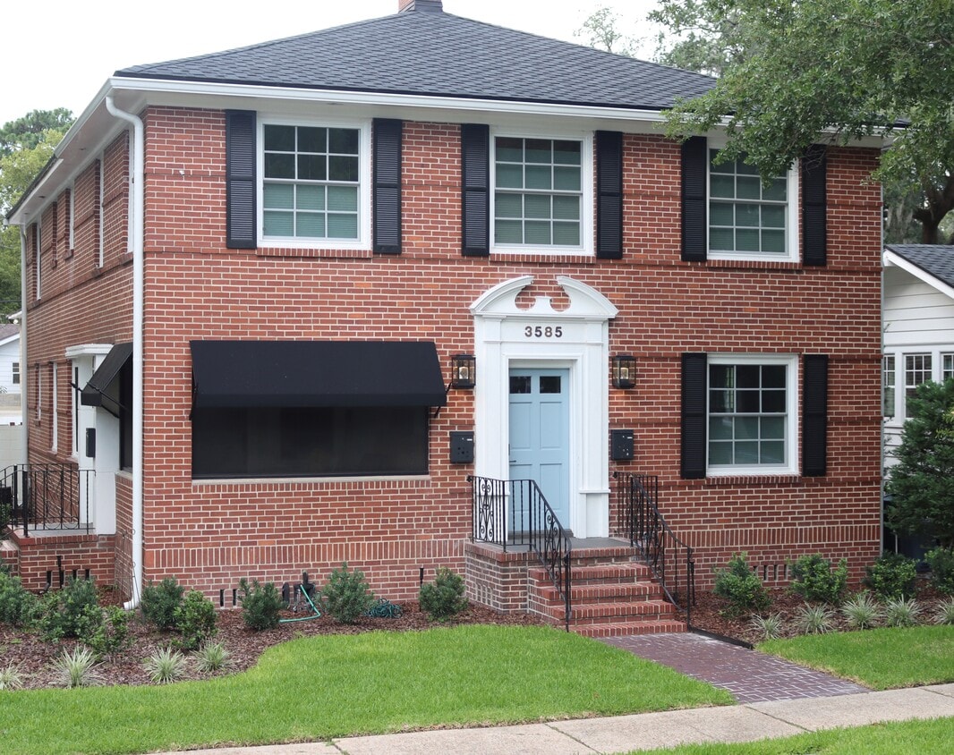 Primary Photo - 3585 Riverside Ave