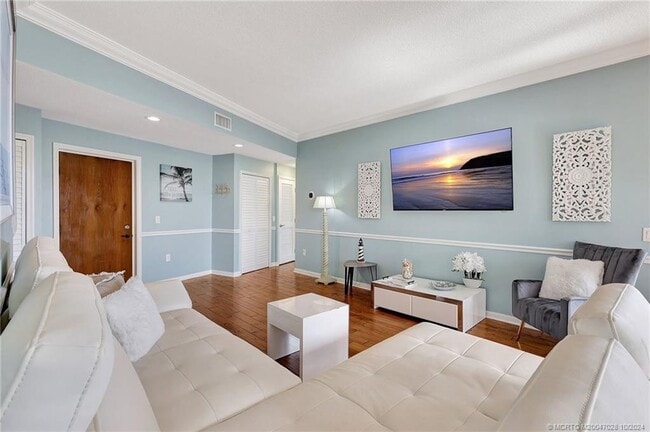 Building Photo - 150 SE Four Winds Dr