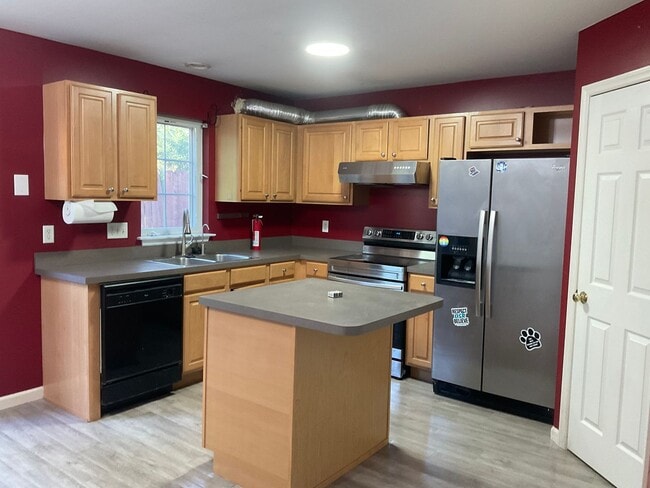 Building Photo - 38 Woodmyre Ln