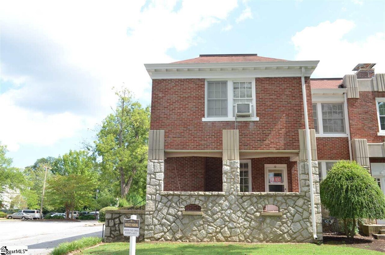 Primary Photo - 519 E Main St