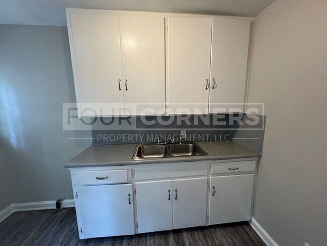 Foto del edificio - 2306 E Lexington Ave